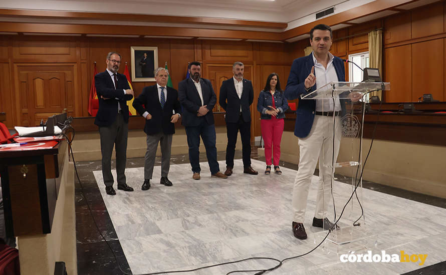 Encuentro entre representantes de las administraciones de Córdoba y UGT-A FOTO RAFA MELLADO SENIOR