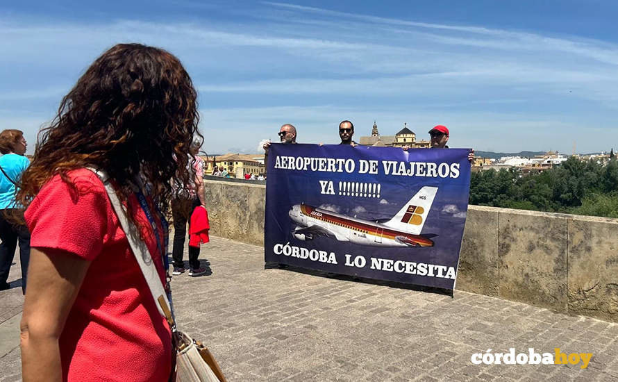 Campaña informativo de la Plataforma Aeropuerto de Viajeros Ya!