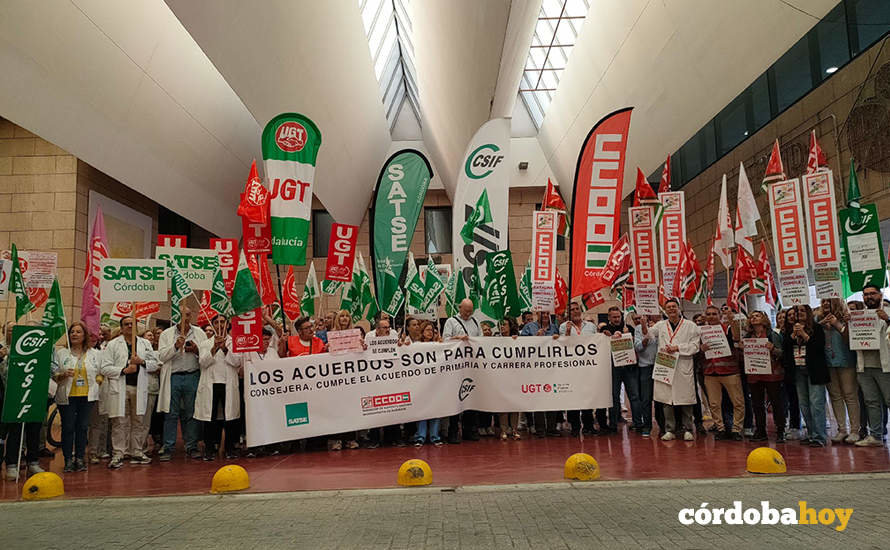 Protesta sindical ante el Hospital Reina Sofía de Córdoba