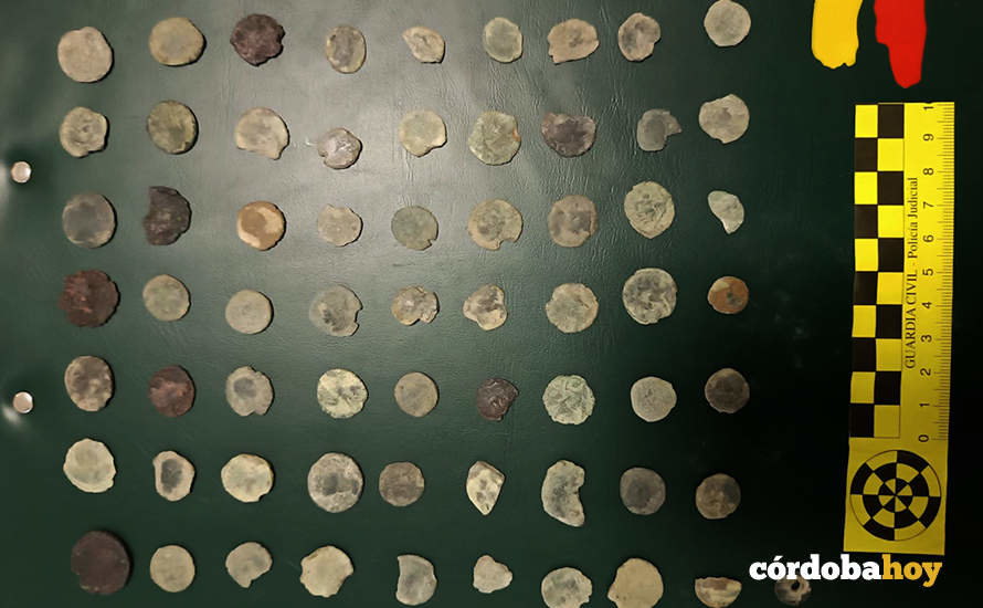 Parte de las monedas de épca romana intervenidas por la Guardia Civil en La Rambla
