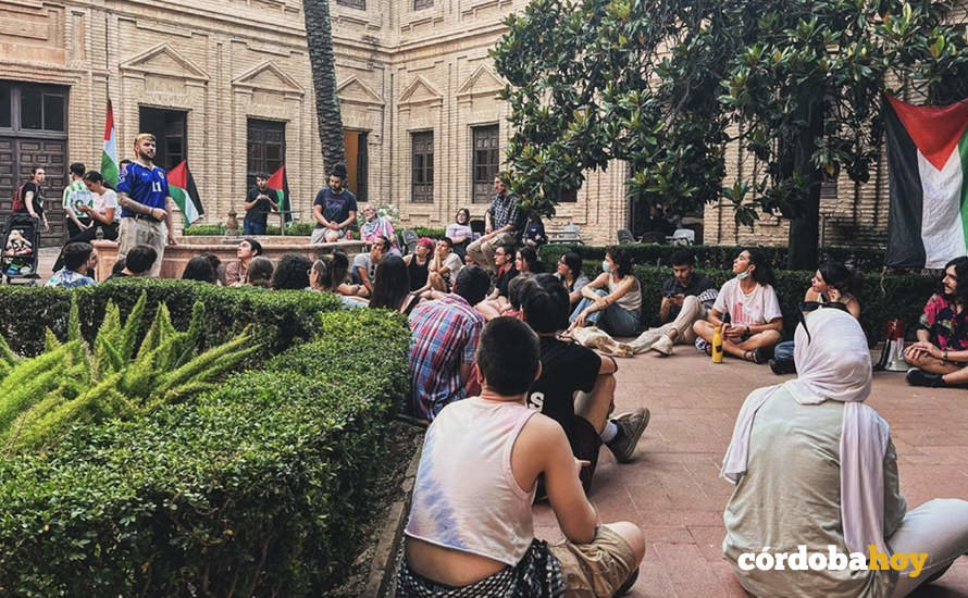 Encierro de estudiantes en la Facultad de Filosofía y Letras FOTO Instagram de Juventud Córdoba x Palestina