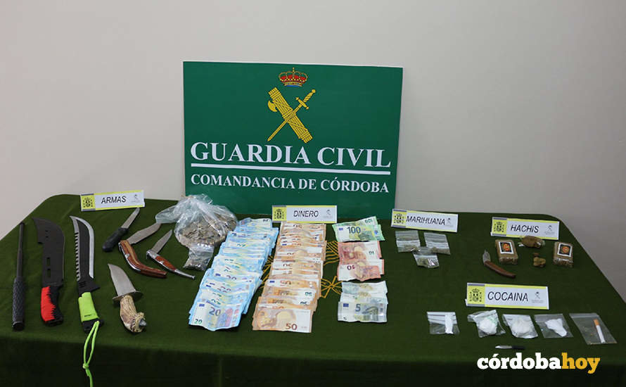Material incautado por la Guardia Civil en Villanueva de Córdoba