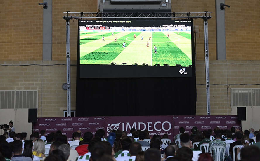 Ambiente en Vista Alegre por el partido del Córdoba CF en Ponferrada