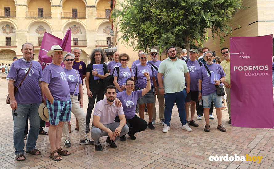 Militantes de Podemos en el fin de campaña en Córdoba