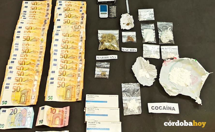 Material incautado por la Policía Nacional en Lucena y Cabra