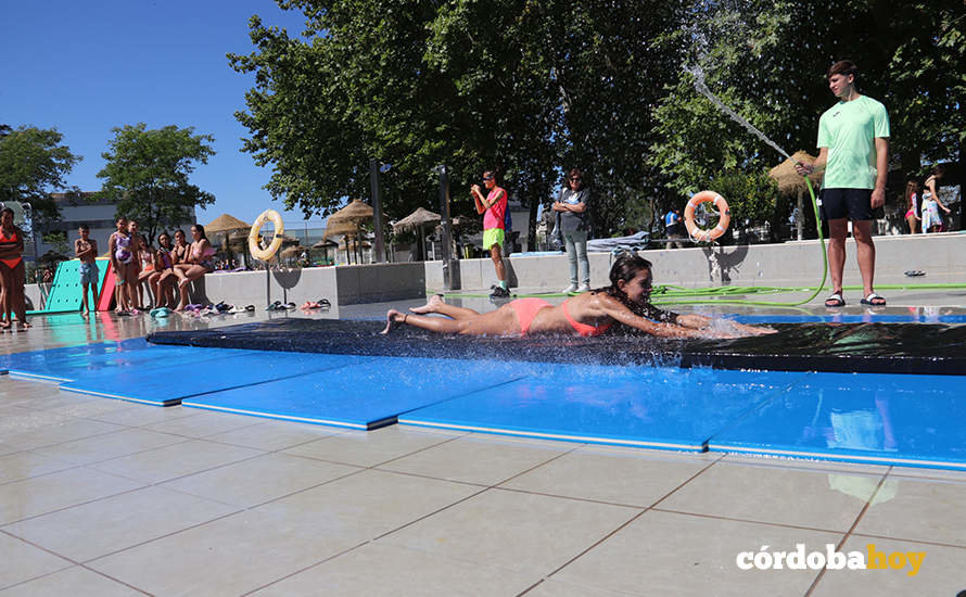 Fiesta escolar acuática en las piscinas municipales de Montilla