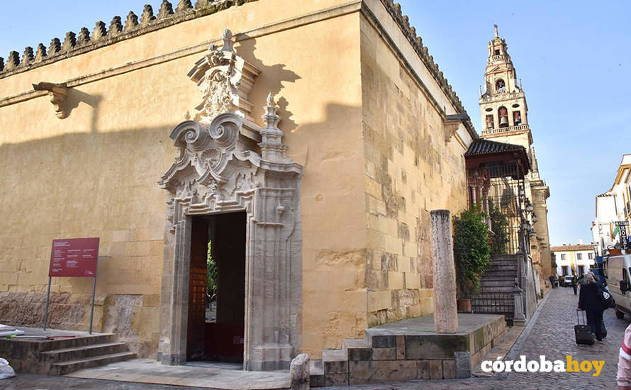 La puerta de la Grada Redonda de la Mezquita-Catedral de Córdoba, recién restaurada, en una imagen de archivo