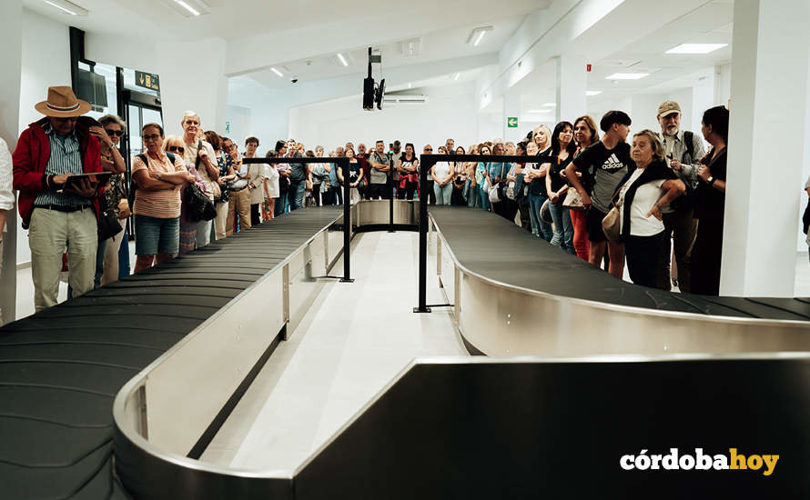 Viajeros en el Aeropuerto de Córdoba