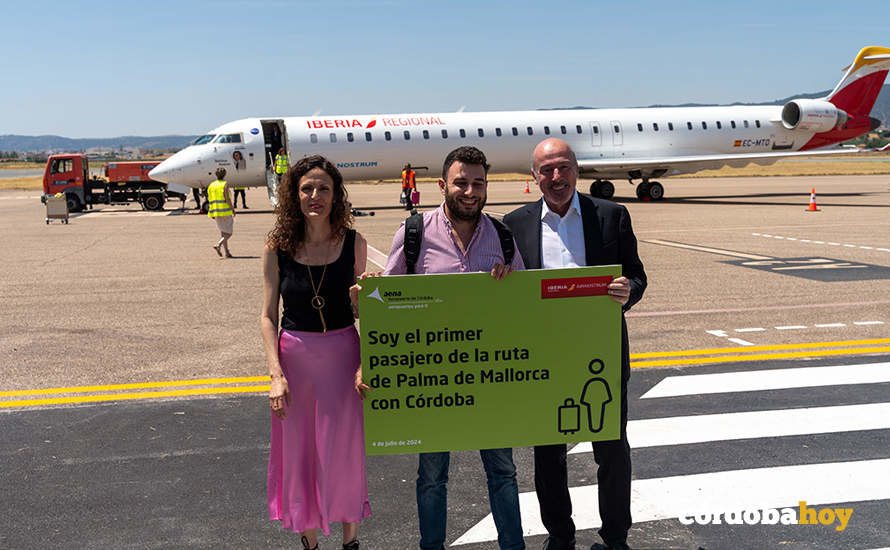 Primer pasajero de la ruta aérea regular entre Mallorca y Córdoba