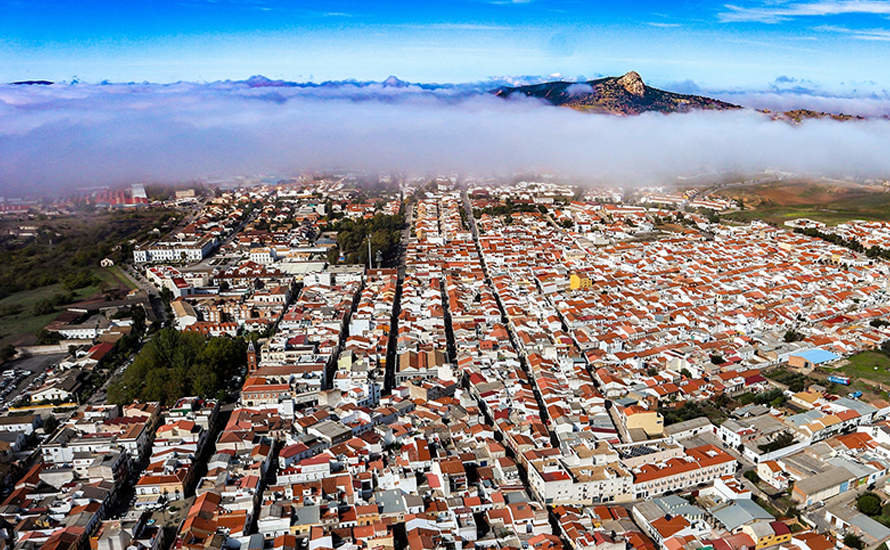 Vista aérea de Peñarroya-Pueblonuevo FOTO LEN PARAMOTOR