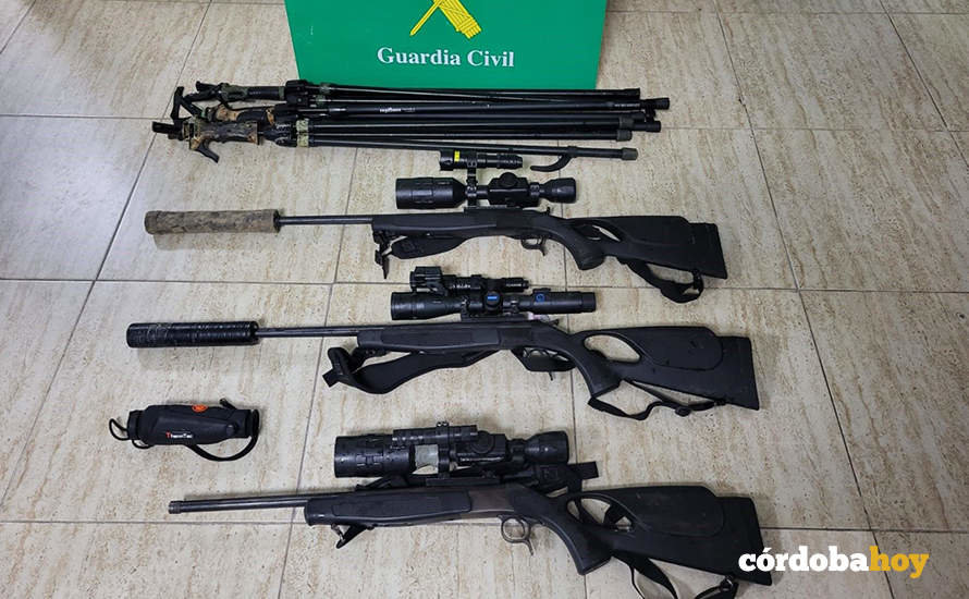 Armas y mterial usado por los invstigados en Alcaracejos por la Guardia Civil