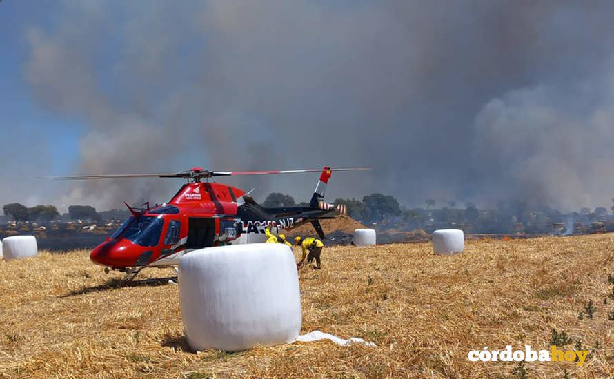 Actuación del Infoca en Valsequillo con un helicóptero FOTO INFOCA