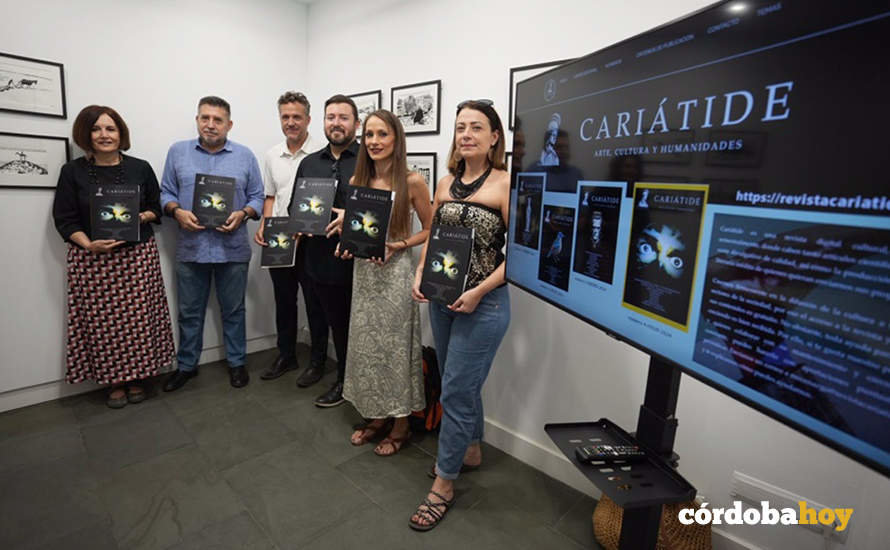 El vicerrector, Israel Muñoz (tercero por la izda.), junto a las directoras de UCOPress, Biblioteca Universitaria, Cultura y la revista 'Cariátide' FOTO UCO