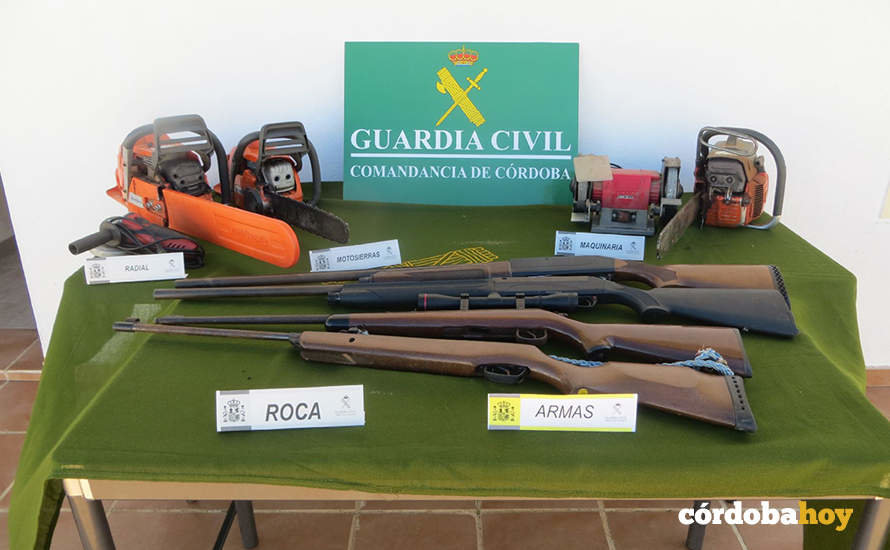 Armas y maquinaria recuperadas por la Guardia Civil