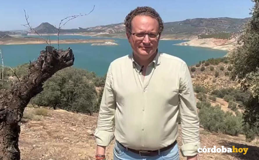 José Ramírez del Río, en uno de ls pantanos próximo al incendio de Cerro Muriano FOTO VOX