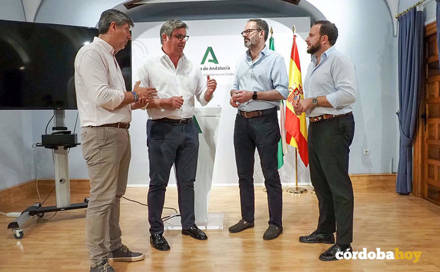 Representantes de la Junta de Andalucía y el Ayuntamiento de Puente Genil FOTO JUNTA DE ANDALUCÍA