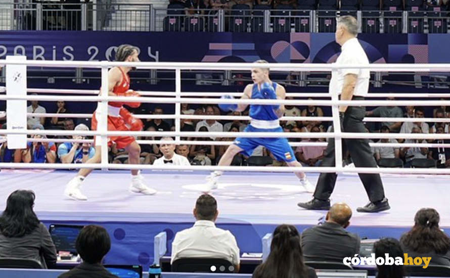 Rafa Lozano, de azul, en su combate de hoy FOTO FEDERACIÓN ESPAÑOLA DE BOXEO