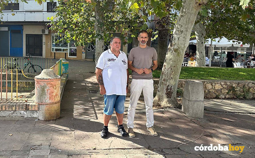 Ángel Ortiz (derecha) en la Plaza Pontevedra FOTO PSOE