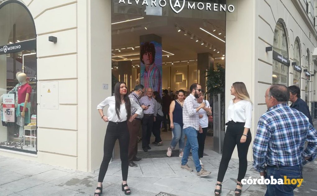 Reconocimiento Invertir Precaución La firma de moda de hombre Álvaro Moreno abre su segunda tienda propia en  Córdoba